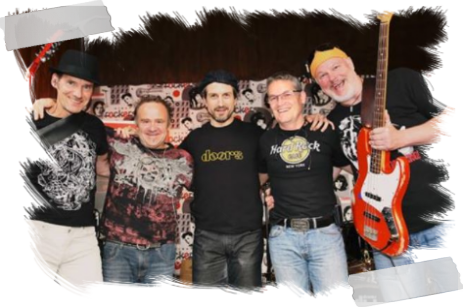 Der Live-Keyboarder Christoph Hoch mit der Band Global Beat Keyboarder
